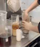 5年和26年经调整净利润10.7%和18.7%至21.4亿元和20